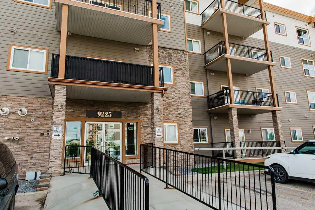 9225 LAKELAND DR #203