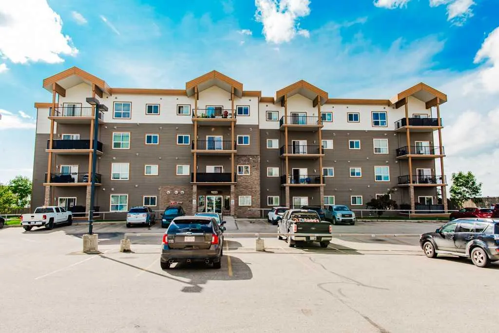 9225 LAKELAND DR #203