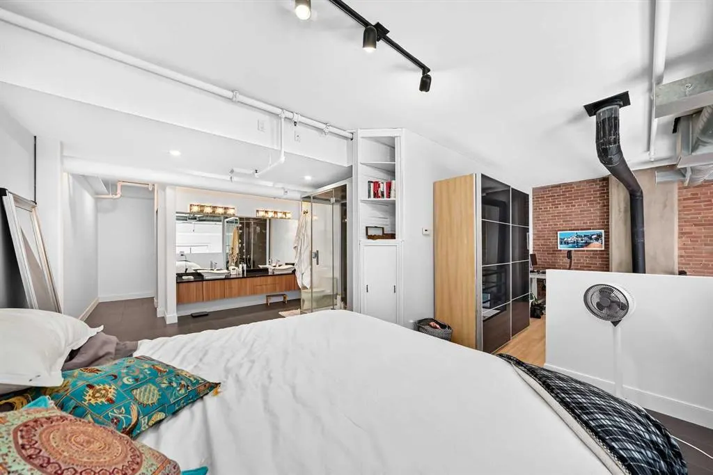 220 11 Avenue SE #307