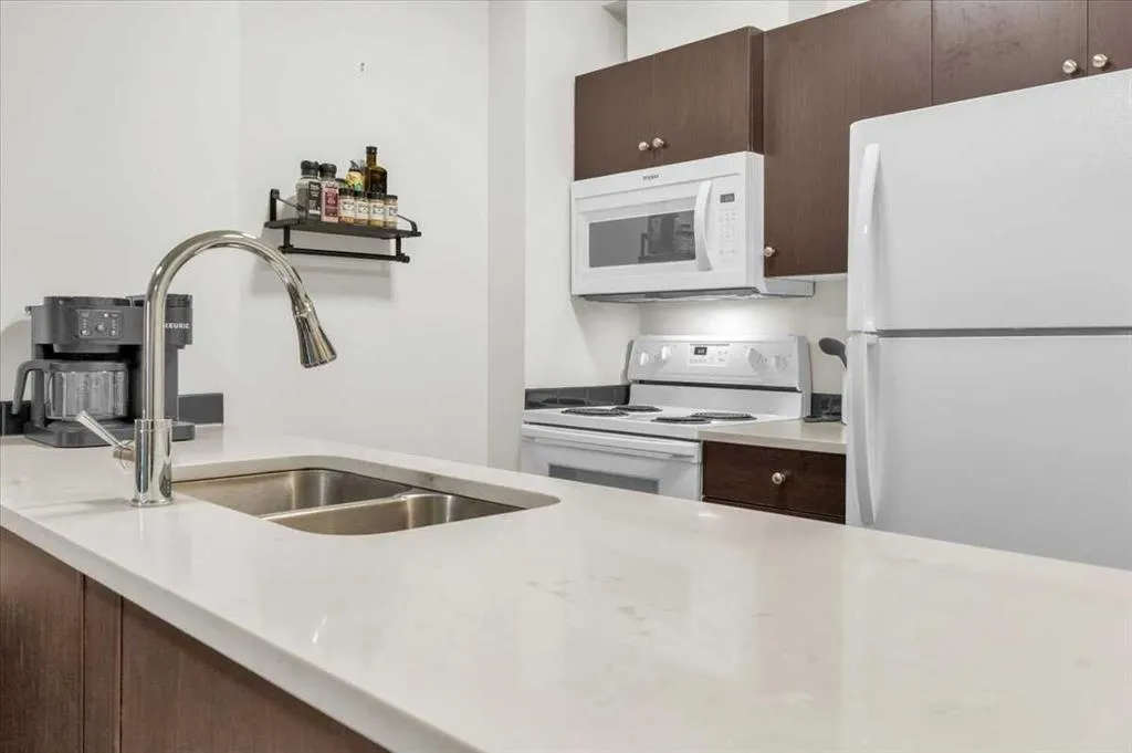 73 Erin Woods Court SE #1108