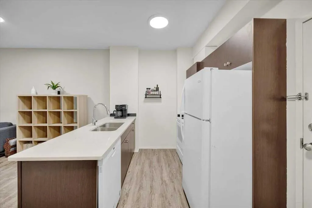 73 Erin Woods Court SE #1108