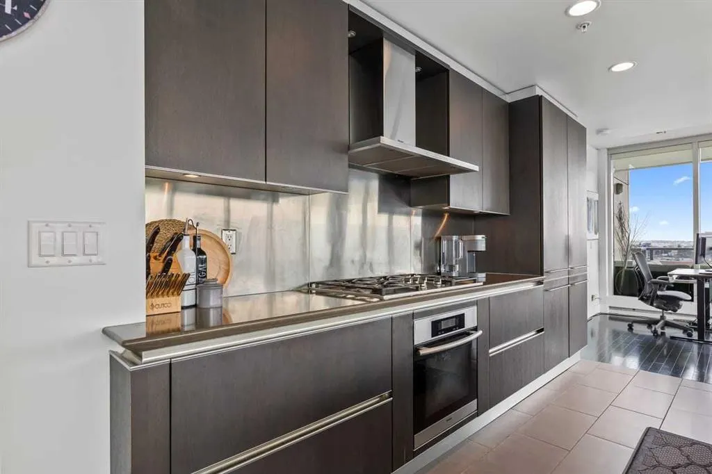 433 11 Avenue SE #803