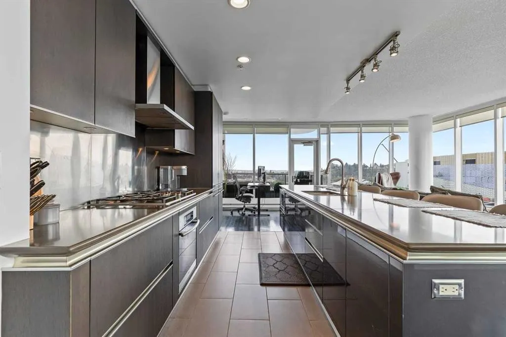 433 11 Avenue SE #803