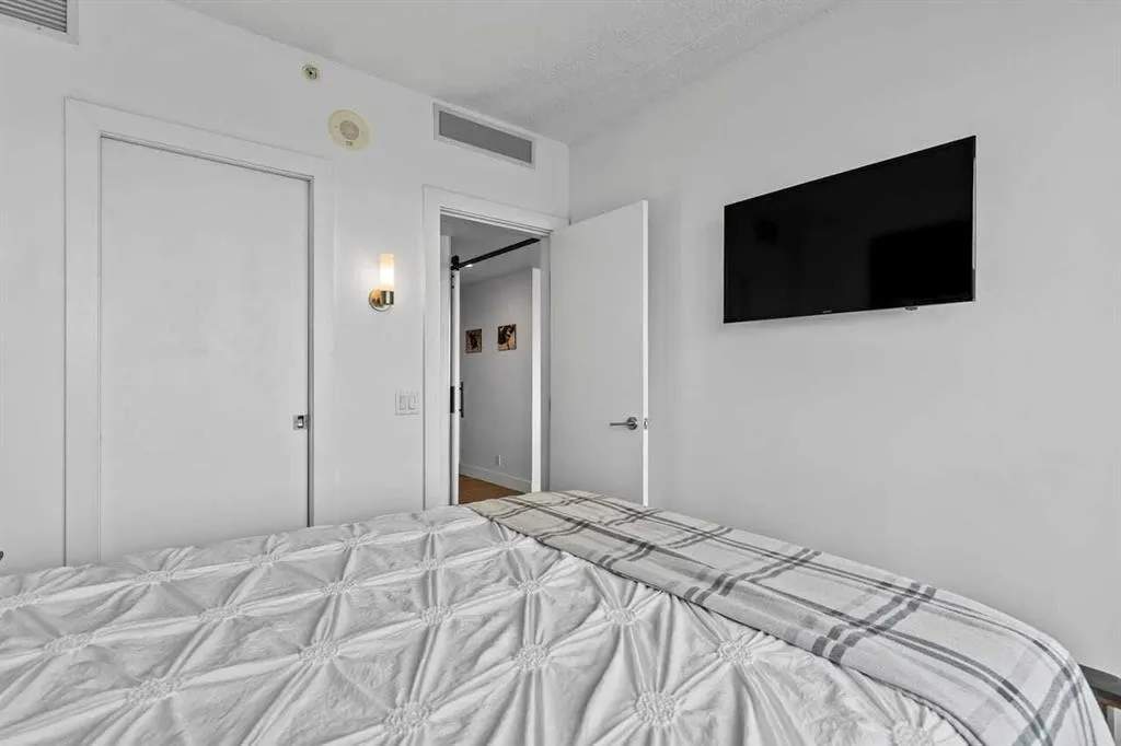 433 11 Avenue SE #803