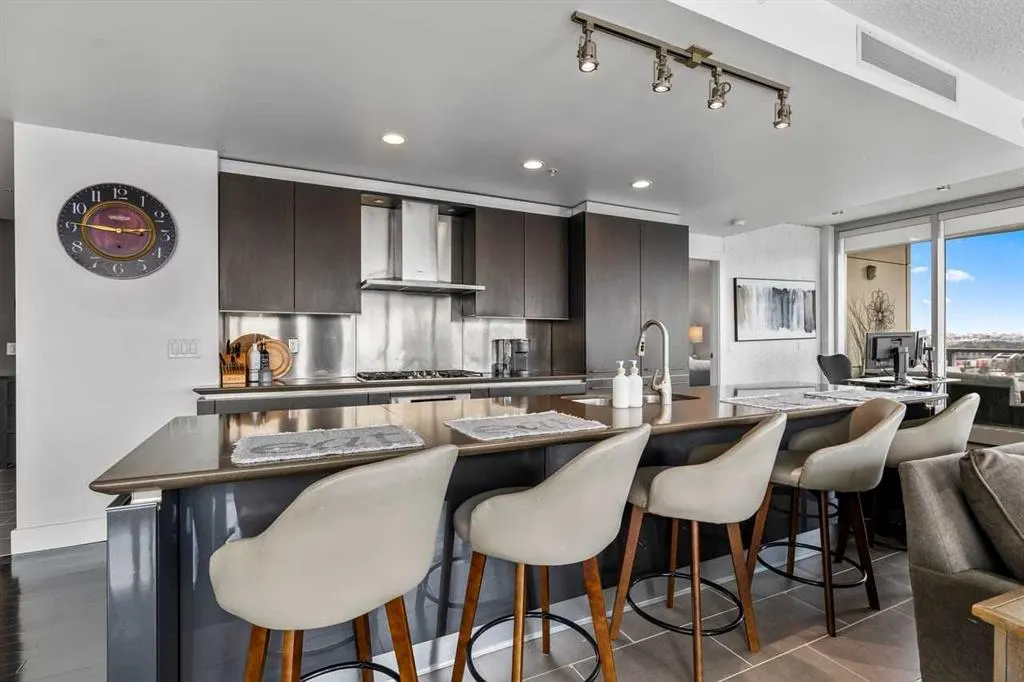 433 11 Avenue SE #803