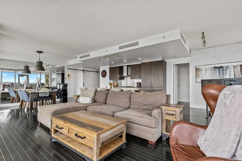 433 11 Avenue SE #803