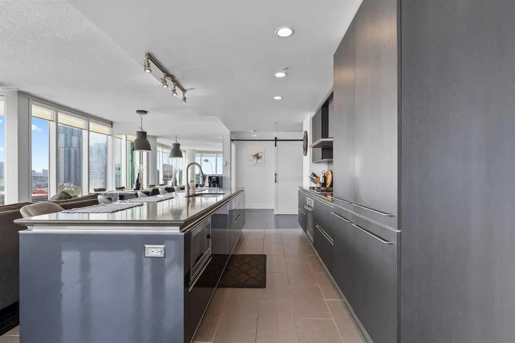 433 11 Avenue SE #803