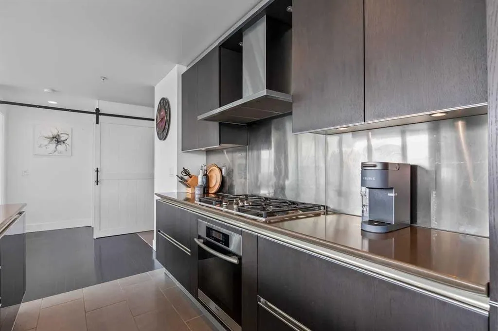 433 11 Avenue SE #803