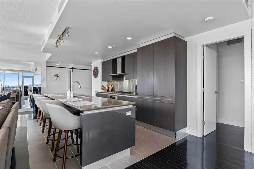 433 11 Avenue SE #803