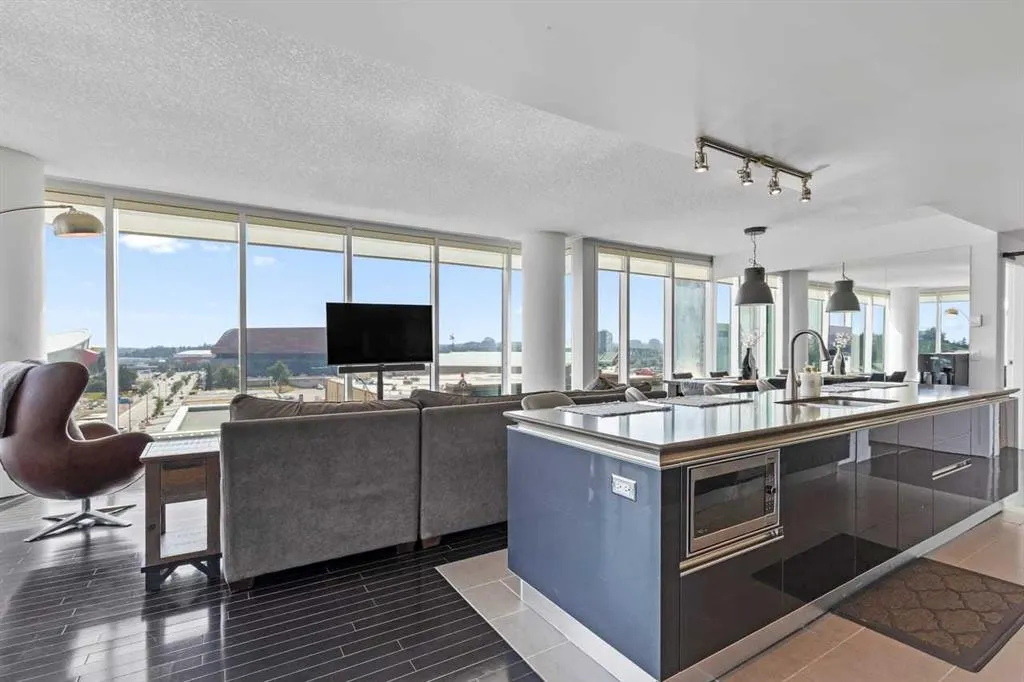 433 11 Avenue SE #803