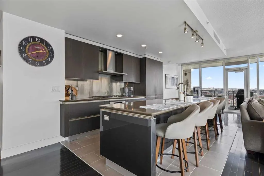 433 11 Avenue SE #803