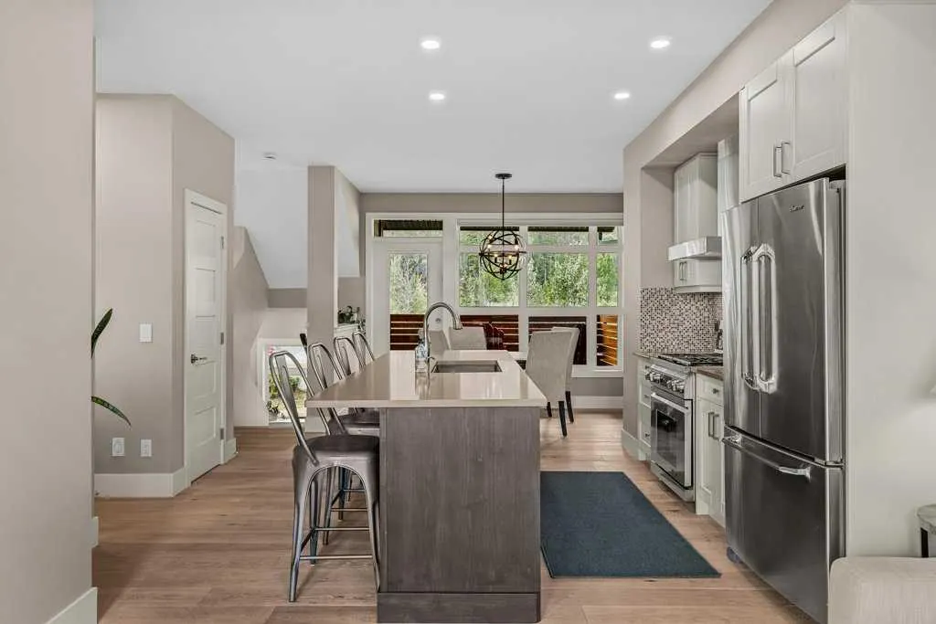 418 Riva Heights