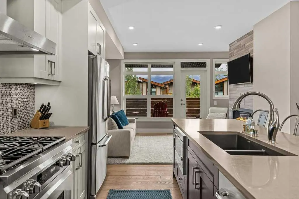 418 Riva Heights