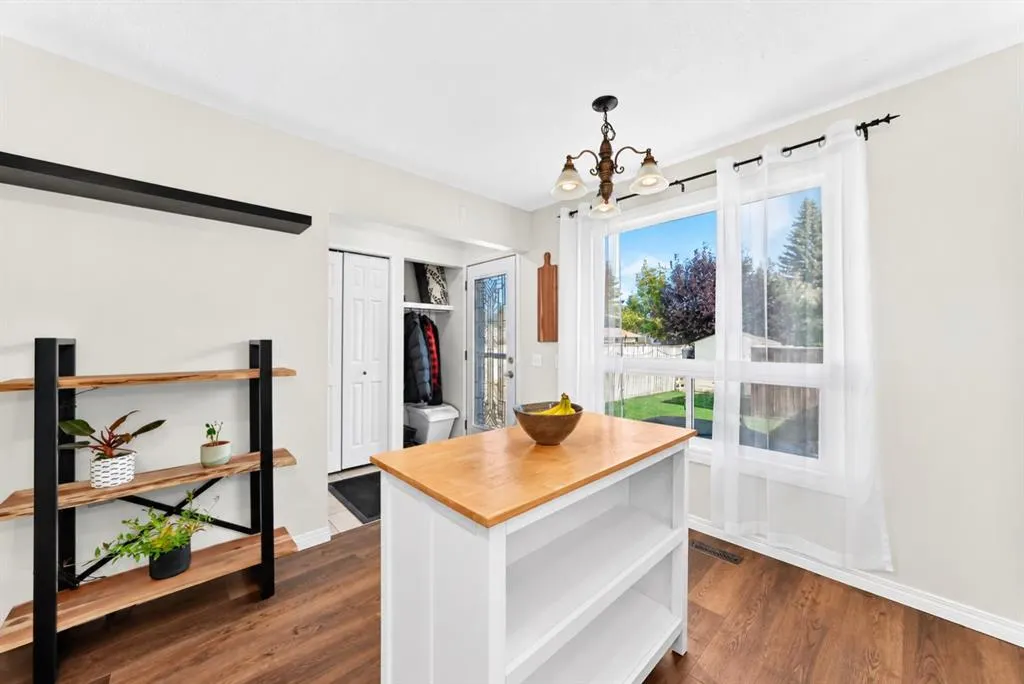 378 Midridge Drive SE