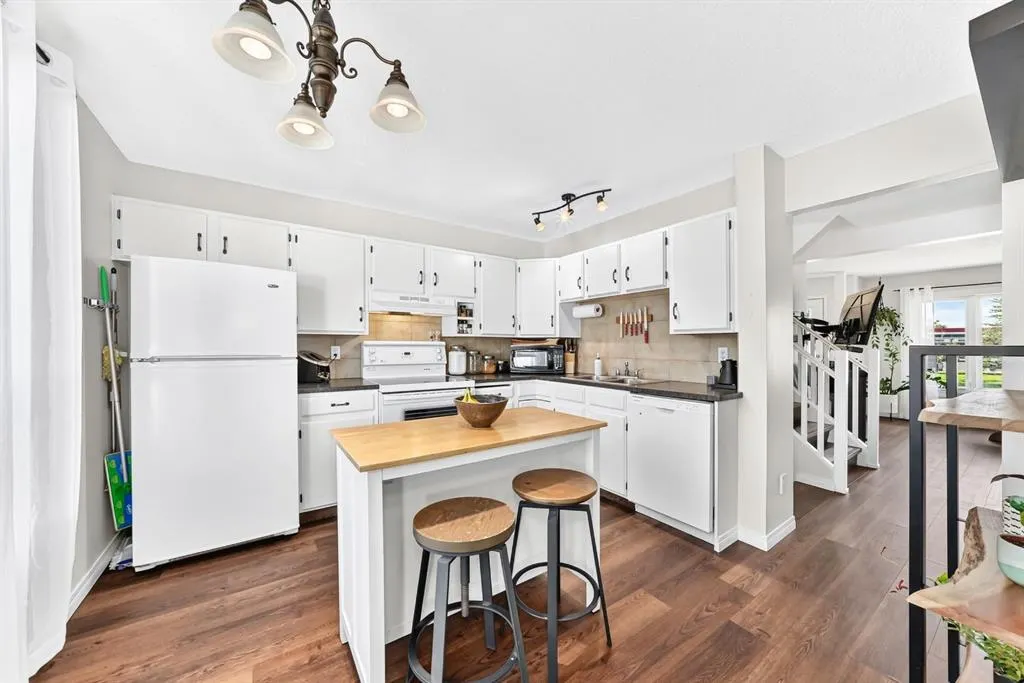 378 Midridge Drive SE