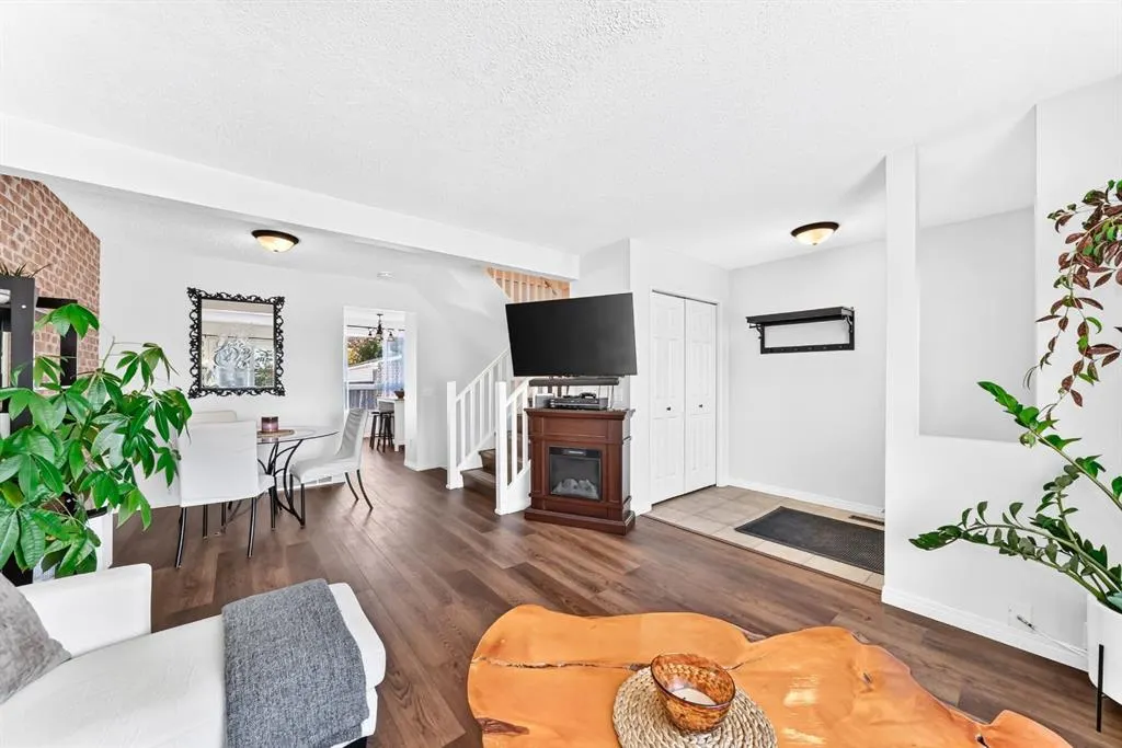 378 Midridge Drive SE