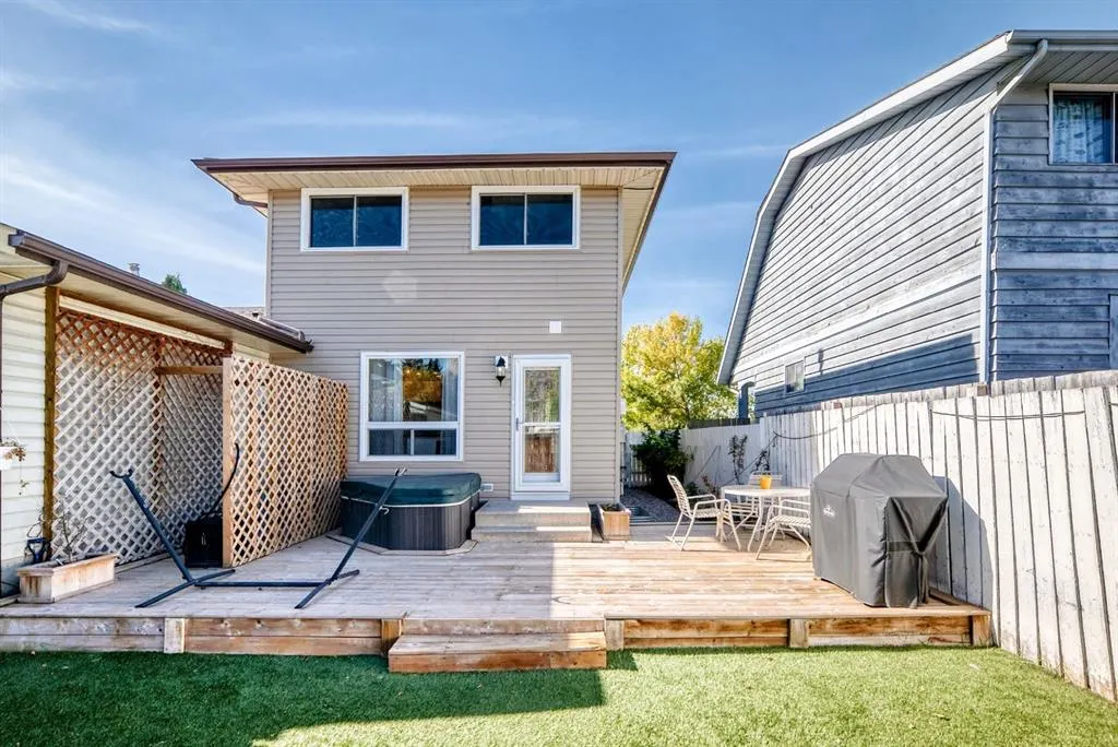 378 Midridge Drive SE