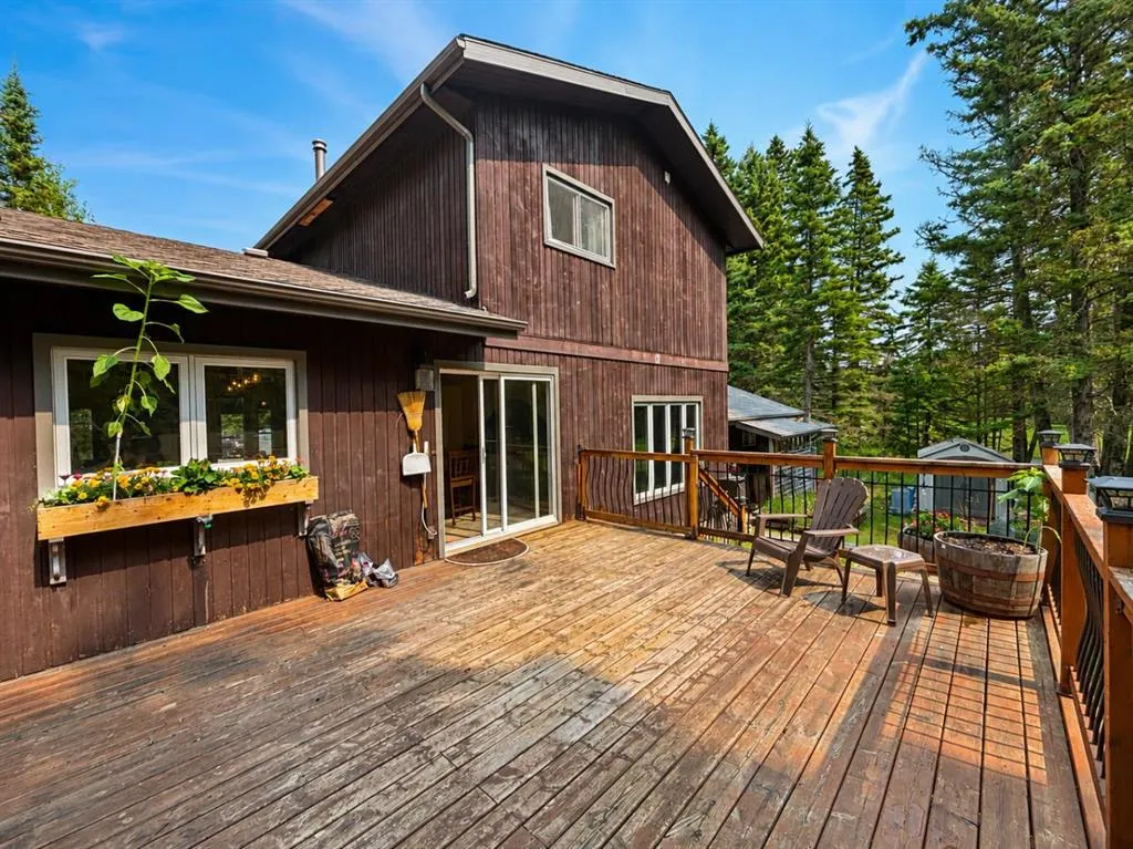 94 Redwood Meadows Drive