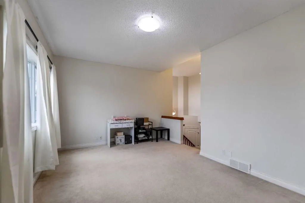 10 Evansmeade Manor NW