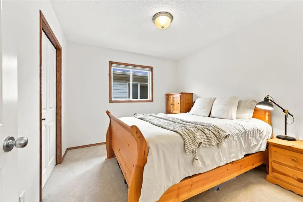 32 Tuscany Ravine Crescent NW