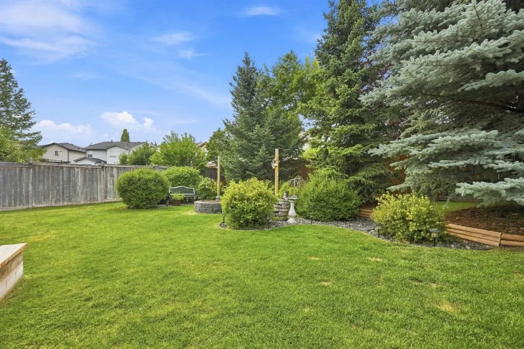 32 Tuscany Ravine Crescent NW