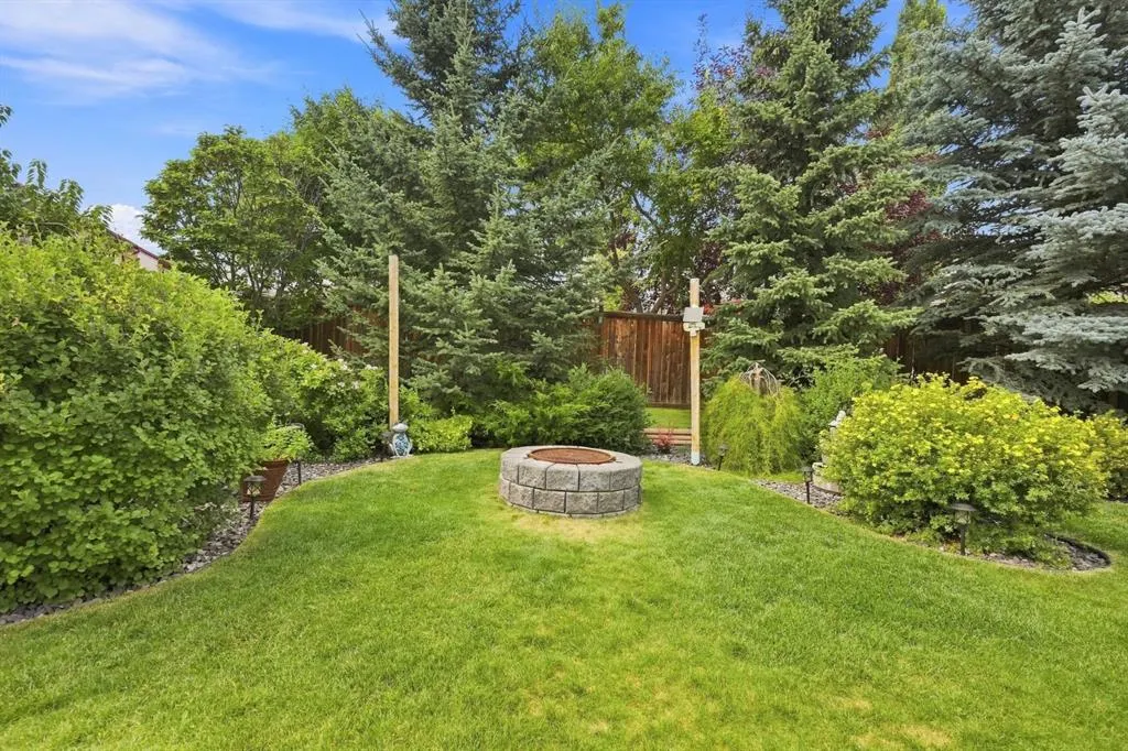 32 Tuscany Ravine Crescent NW