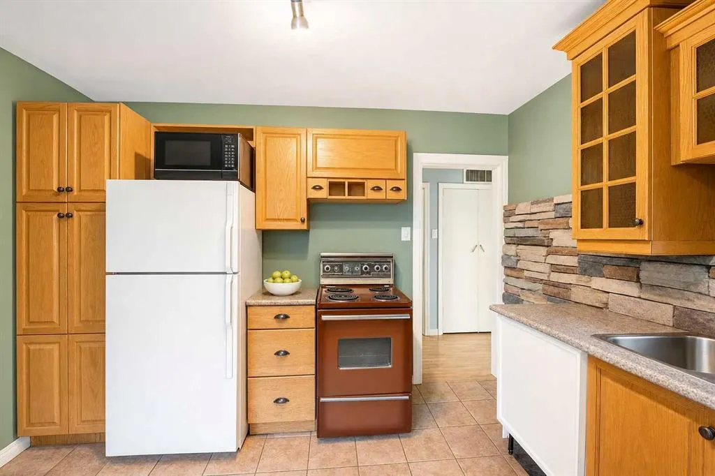 1501 16 Avenue S