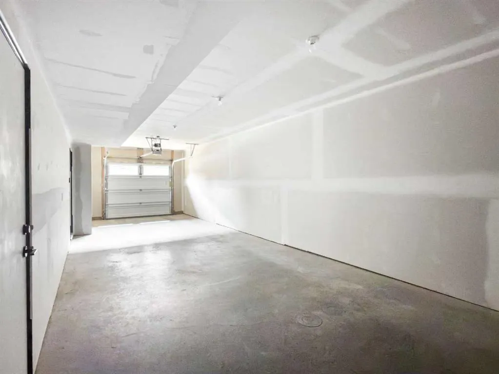 81 Greenbriar Place NW #204