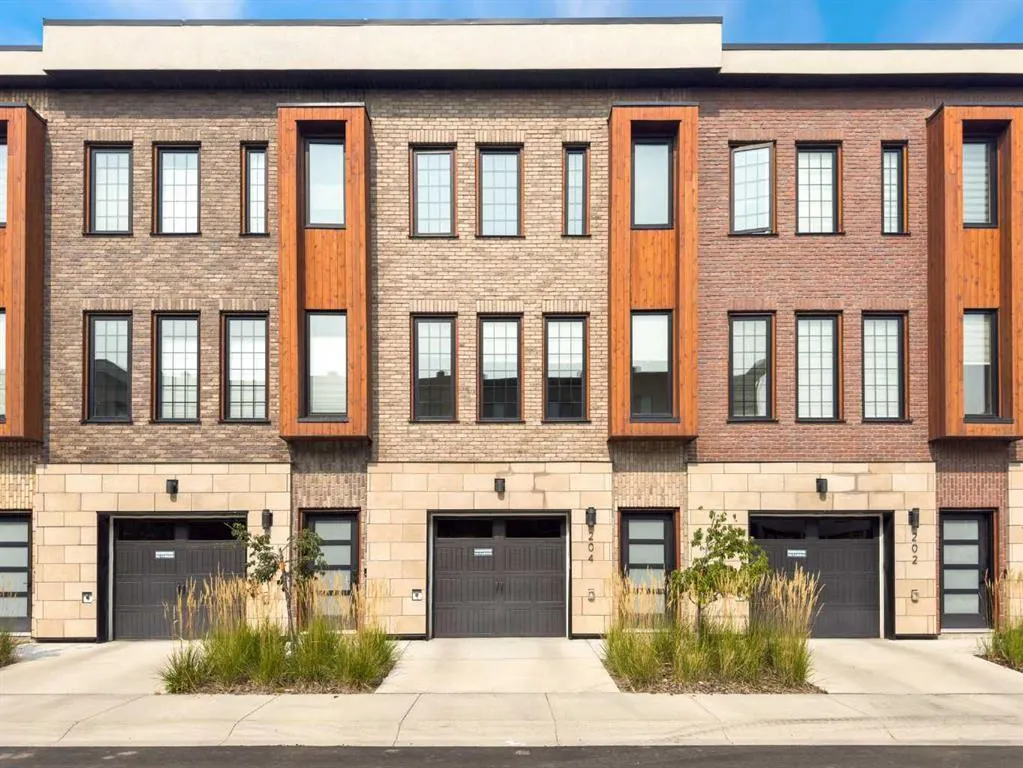 81 Greenbriar Place NW #204
