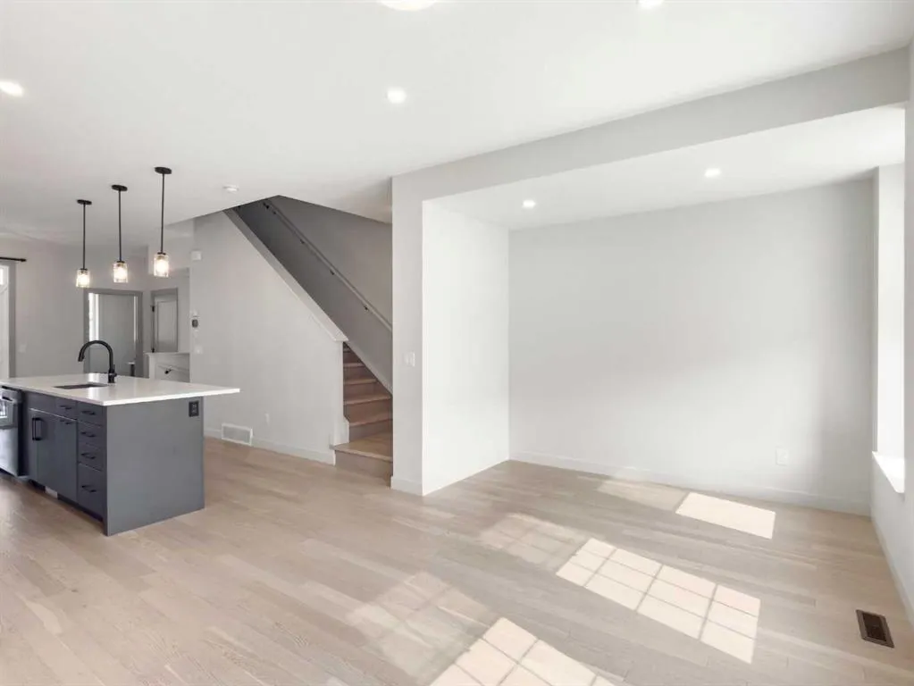 81 Greenbriar Place NW #204