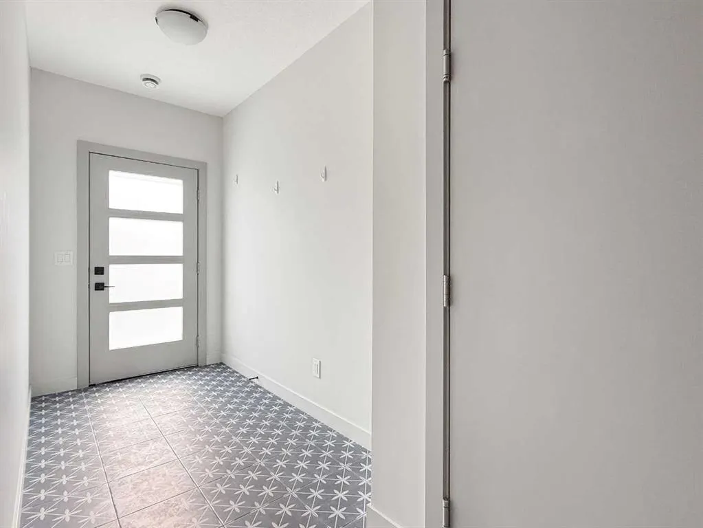 81 Greenbriar Place NW #204