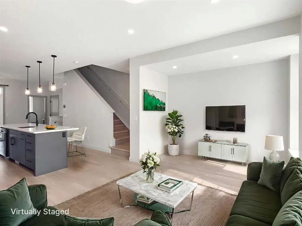 81 Greenbriar Place NW #204