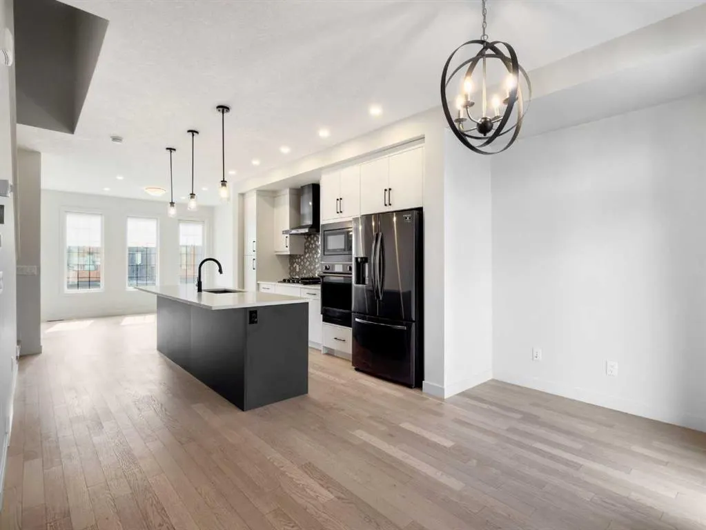 81 Greenbriar Place NW #204