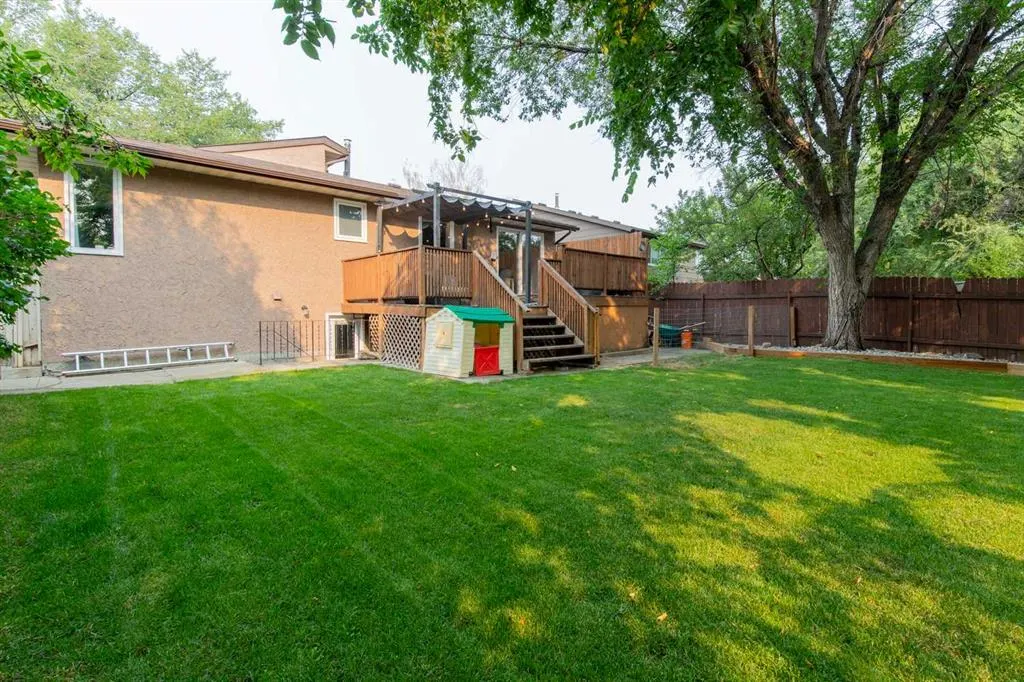49 Iroquois Crescent W