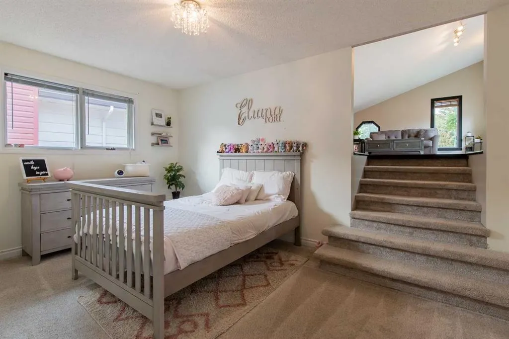49 Iroquois Crescent W