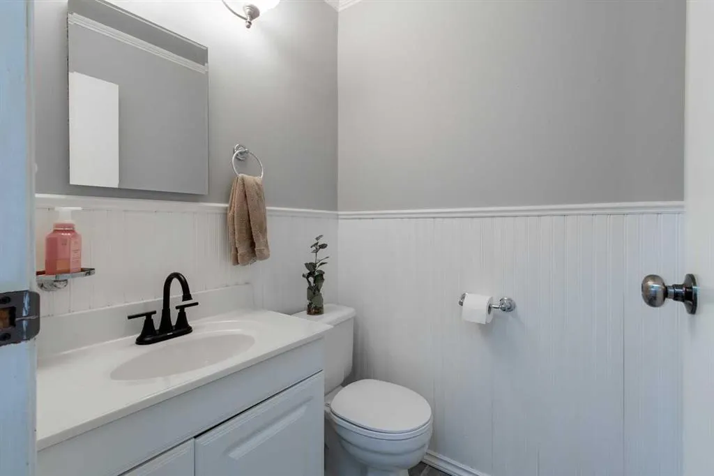 49 Iroquois Crescent W