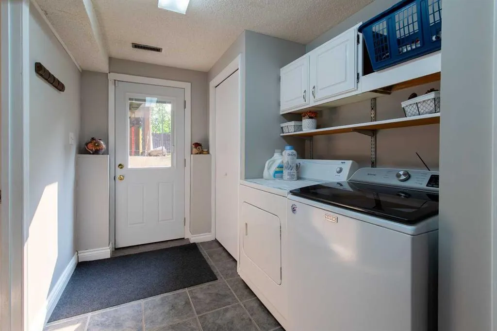 49 Iroquois Crescent W