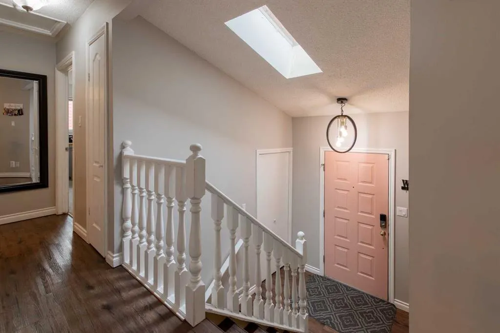 49 Iroquois Crescent W