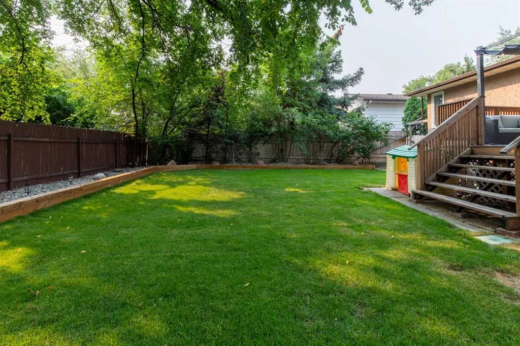 49 Iroquois Crescent W