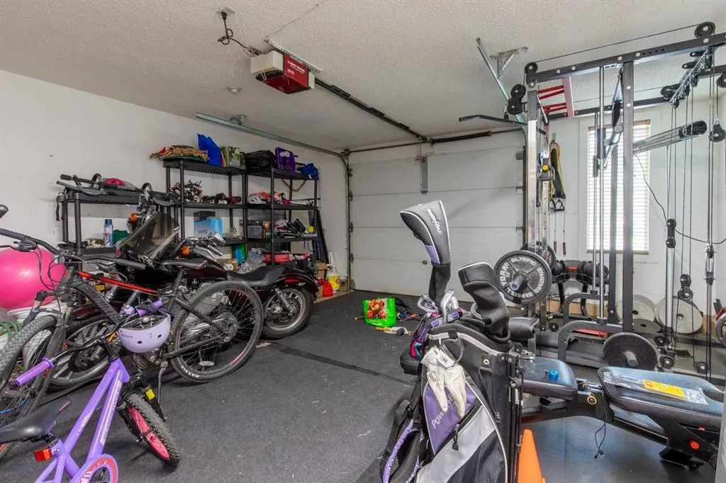 49 Iroquois Crescent W
