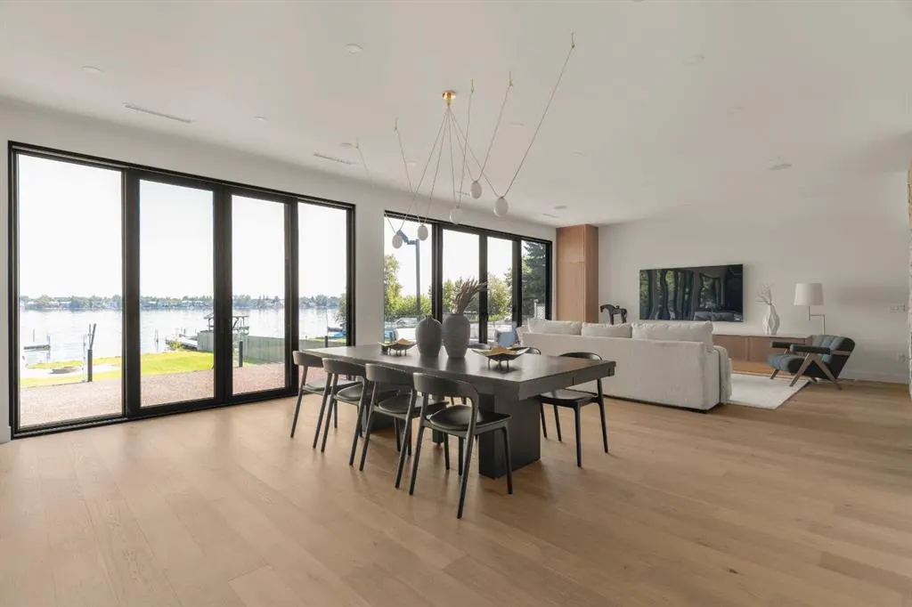692 West Chestermere Drive