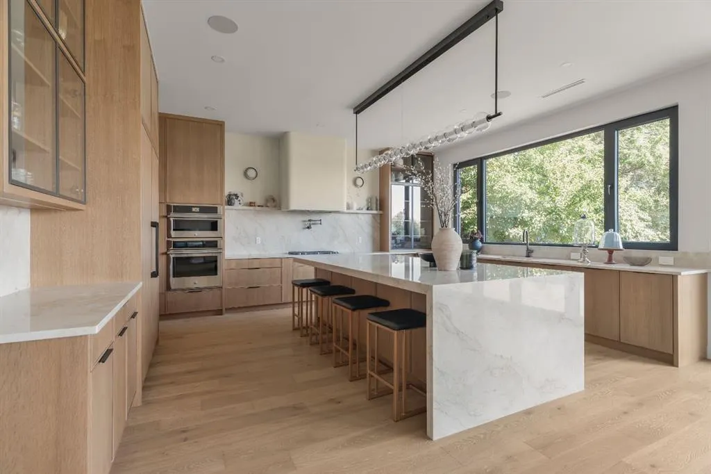 692 West Chestermere Drive