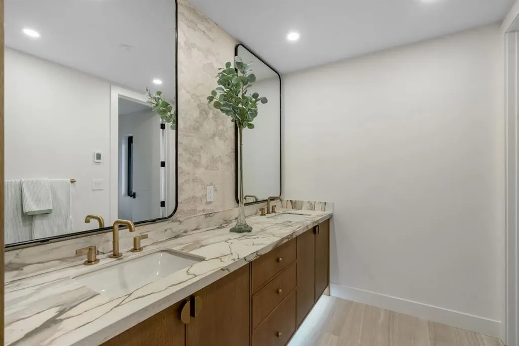 692 West Chestermere Drive