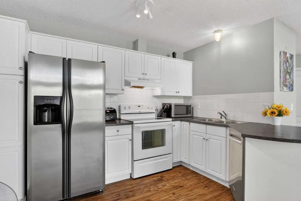 10 Sierra Morena Mews SW #418
