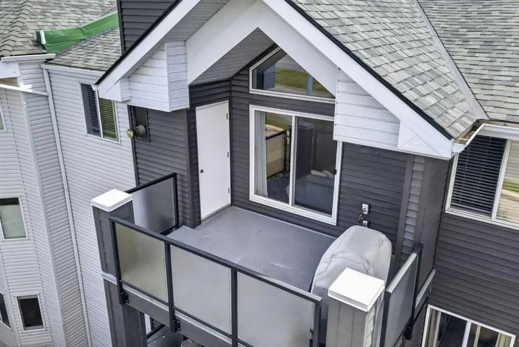 10 Sierra Morena Mews SW #418