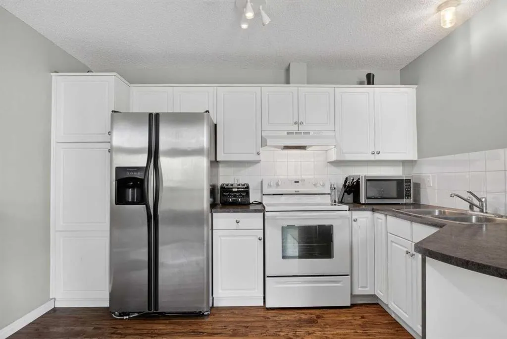 10 Sierra Morena Mews SW #418