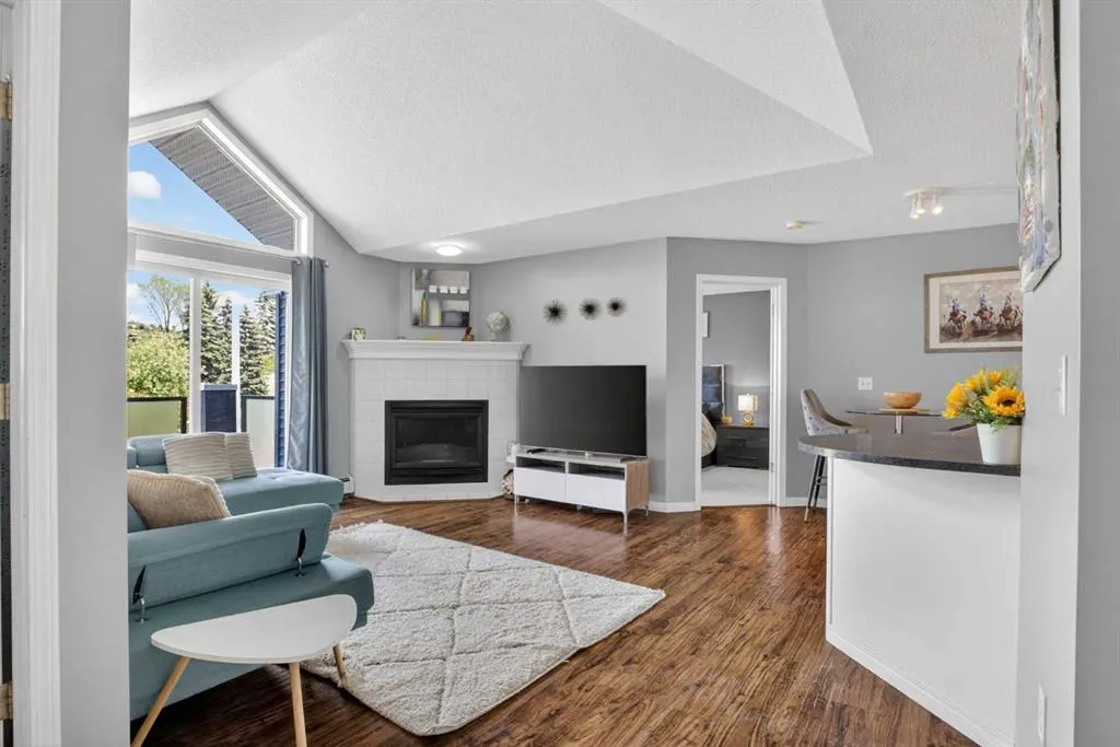 10 Sierra Morena Mews SW #418