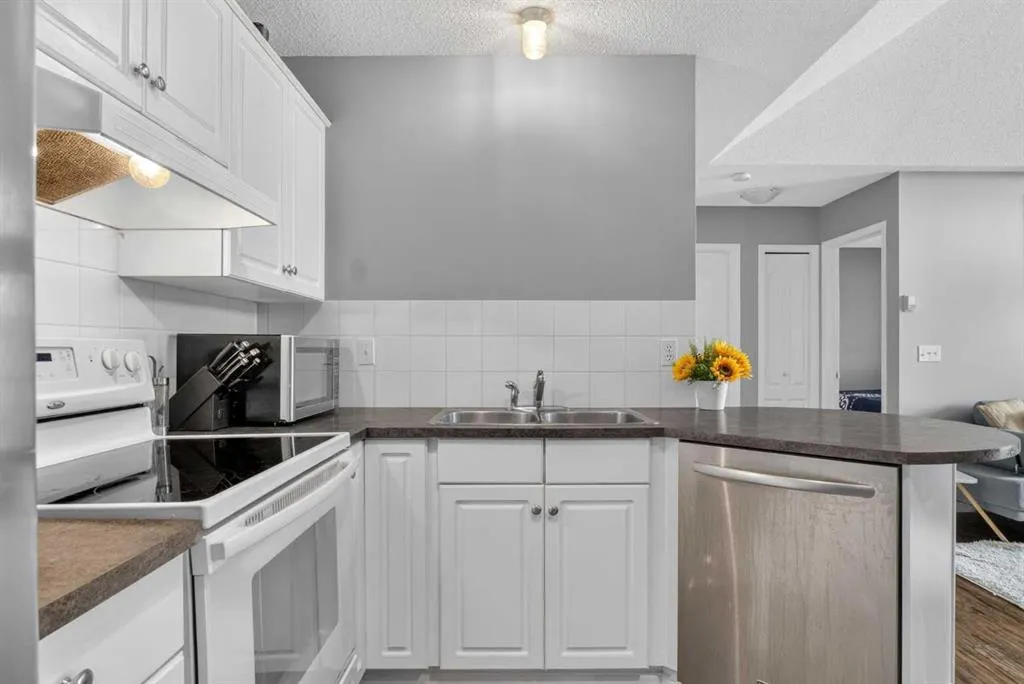 10 Sierra Morena Mews SW #418