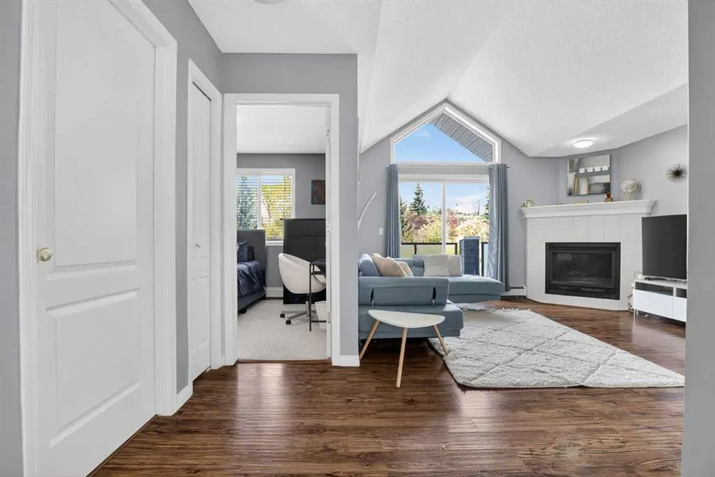 10 Sierra Morena Mews SW #418