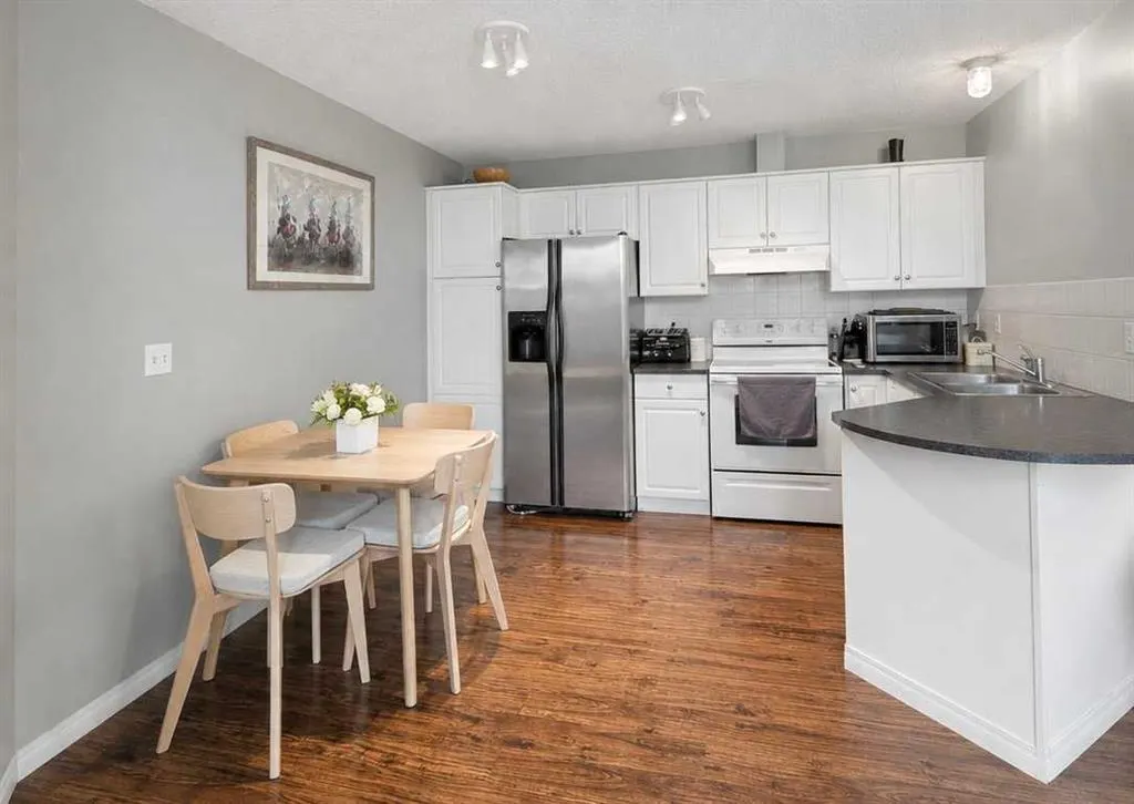 10 Sierra Morena Mews SW #418